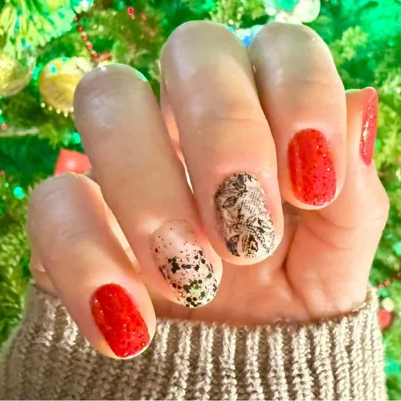 *Exclusive* Color Street: Out of Office | Floral Black Clear Overlay Summer - Picture 13 of 15